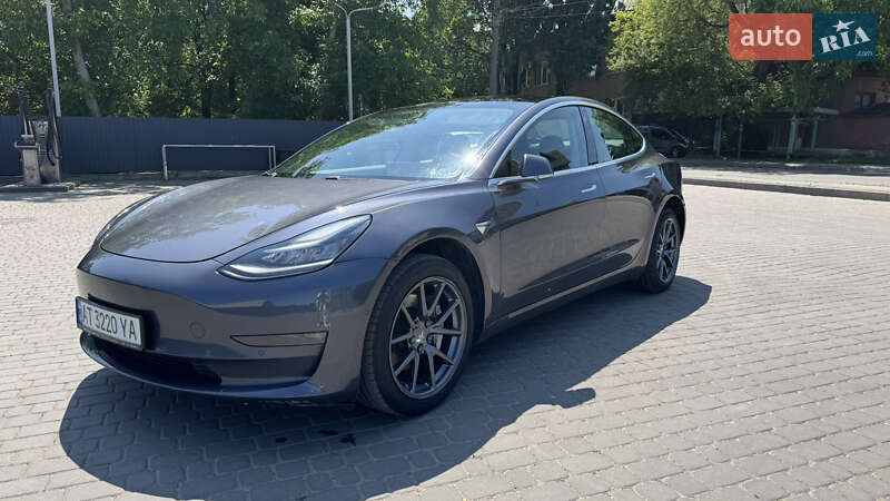 Седан Tesla Model 3 2020 в Ивано-Франковске