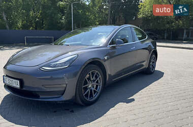 Седан Tesla Model 3 2020 в 