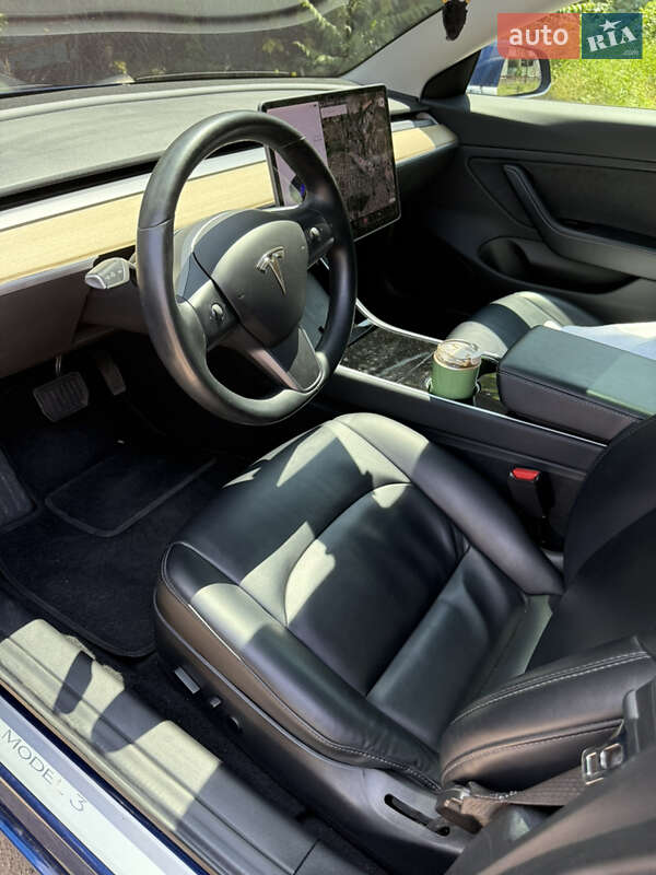 Седан Tesla Model 3 2018 в Одесі