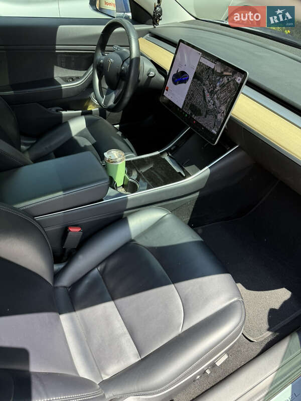 Седан Tesla Model 3 2018 в Одесі