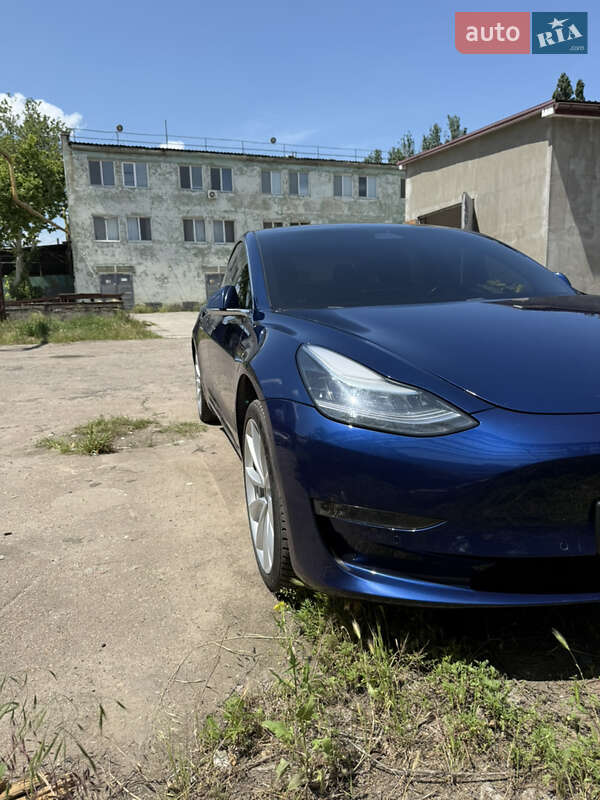 Седан Tesla Model 3 2018 в Одесі
