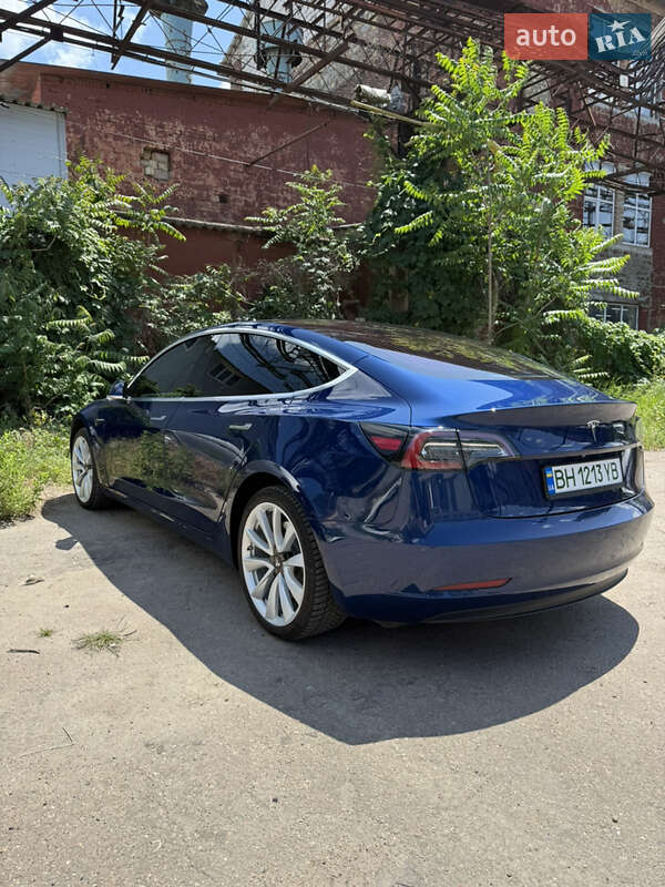 Седан Tesla Model 3 2018 в Одесі