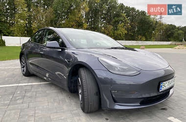 Седан Tesla Model 3 2022 в 