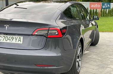Седан Tesla Model 3 2022 в 