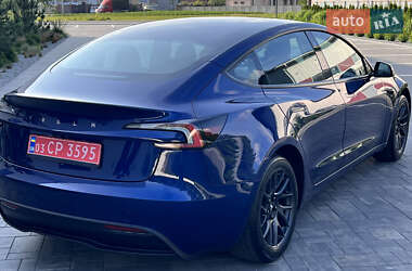Седан Tesla Model 3 2024 в 