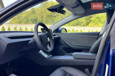 Седан Tesla Model 3 2024 в 