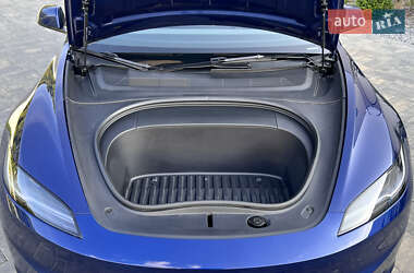 Седан Tesla Model 3 2024 в 