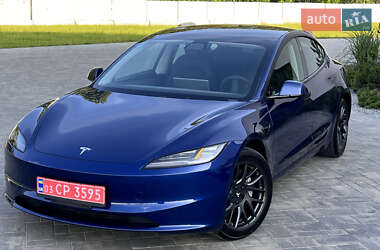 Седан Tesla Model 3 2024 в 