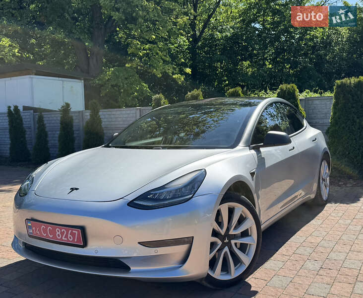 Седан Tesla Model 3 2018 в Львові