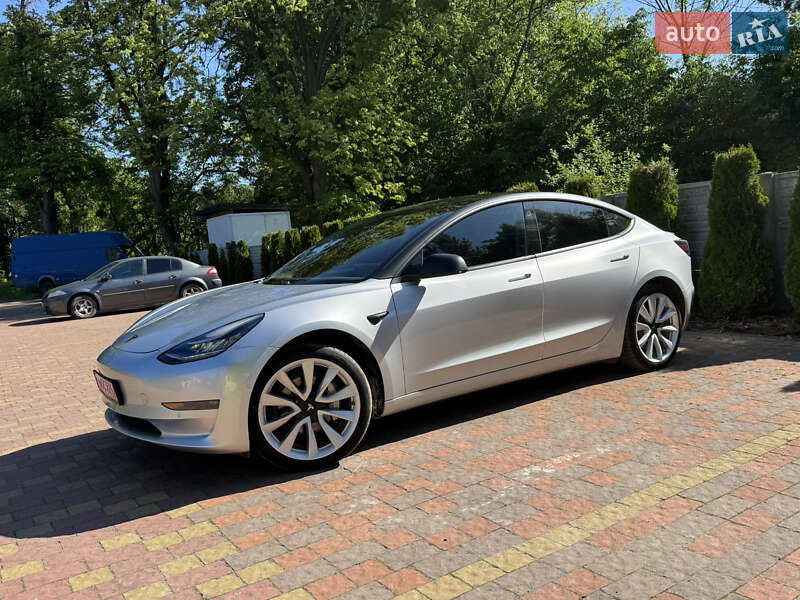 Седан Tesla Model 3 2018 в Львові