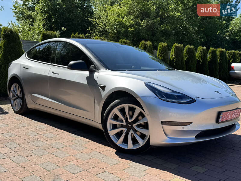 Седан Tesla Model 3 2018 в Львові
