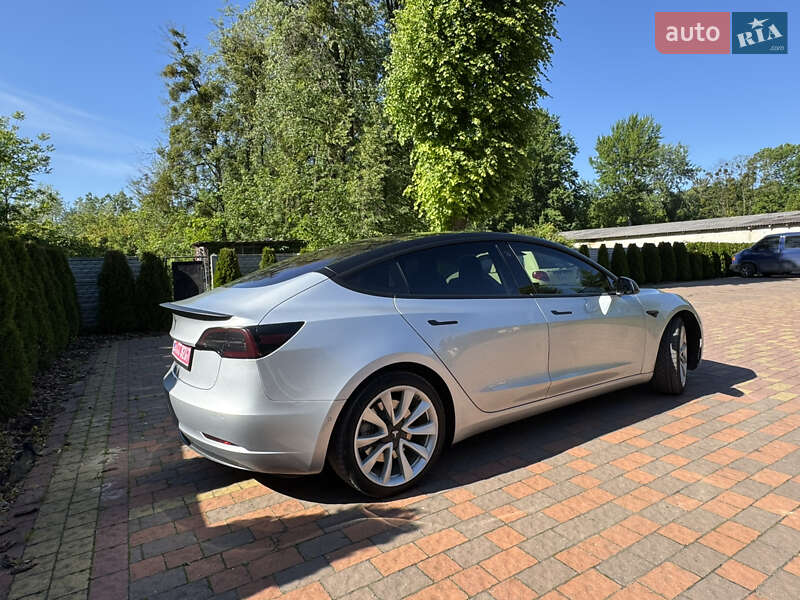 Седан Tesla Model 3 2018 в Львові