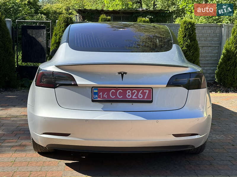 Седан Tesla Model 3 2018 в Львові