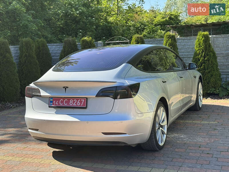 Седан Tesla Model 3 2018 в Львові