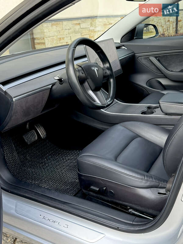Седан Tesla Model 3 2018 в Львові