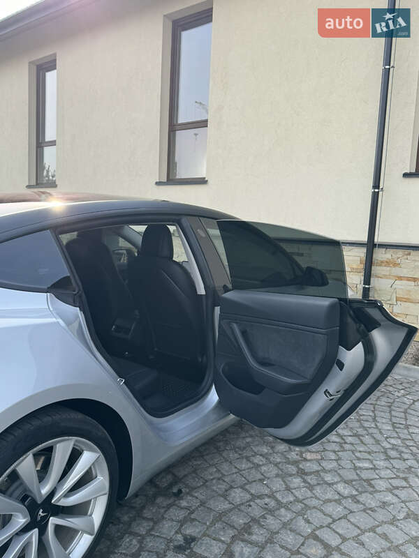 Седан Tesla Model 3 2018 в Львові