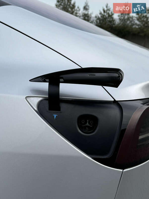 Седан Tesla Model 3 2018 в Львові