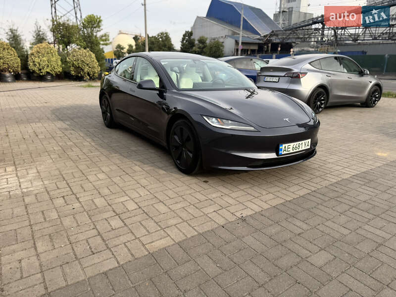 Седан Tesla Model 3 2024 в Днепре