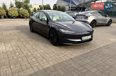 Седан Tesla Model 3 2024 в 