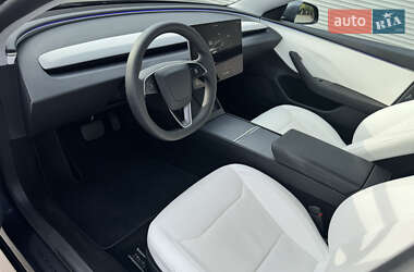 Седан Tesla Model 3 2024 в 