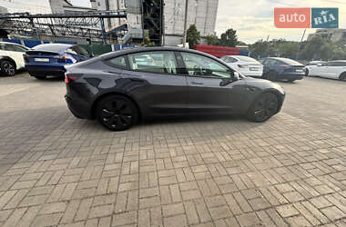 Седан Tesla Model 3 2024 в 