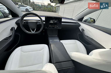 Седан Tesla Model 3 2024 в 