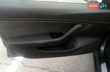 Седан Tesla Model 3 2018 в 