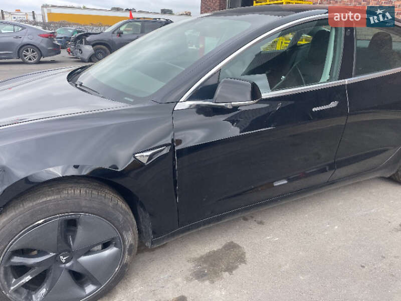 Седан Tesla Model 3 2019 в 