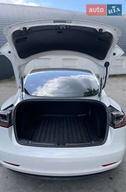 Седан Tesla Model 3 2019 в 