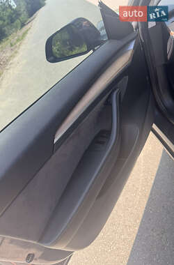 Седан Tesla Model 3 2022 в 