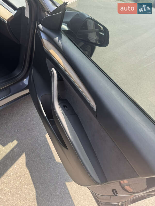 Седан Tesla Model 3 2022 в Киеве