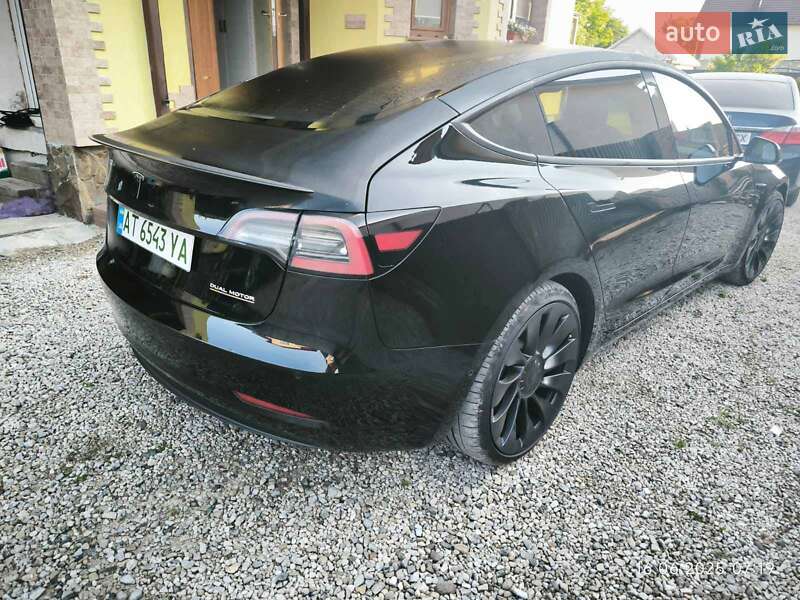 Седан Tesla Model 3 2022 в Коломиї