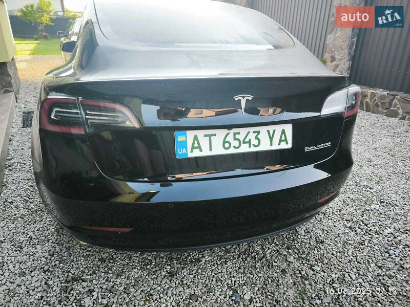 Седан Tesla Model 3 2022 в Коломиї
