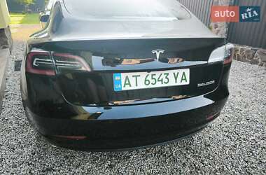 Седан Tesla Model 3 2022 в 