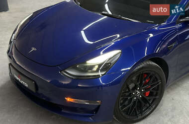 Седан Tesla Model 3 2022 в 