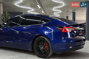 Седан Tesla Model 3 2022 в 