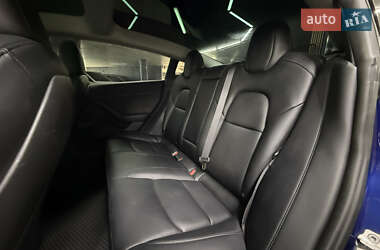 Седан Tesla Model 3 2022 в 