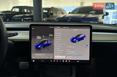 Седан Tesla Model 3 2022 в 