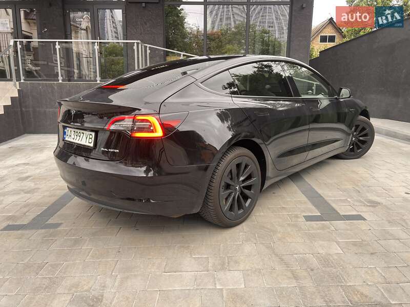 Седан Tesla Model 3 2022 в Киеве