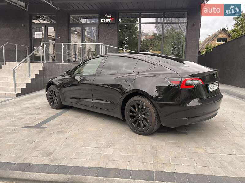 Седан Tesla Model 3 2022 в Киеве