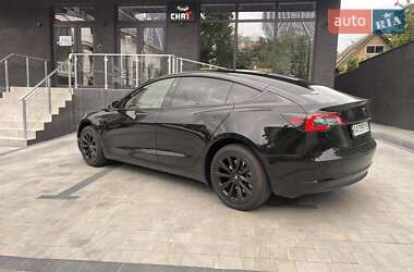 Седан Tesla Model 3 2022 в 