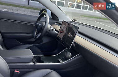 Седан Tesla Model 3 2019 в 