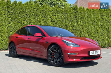 Седан Tesla Model 3 2022 в 