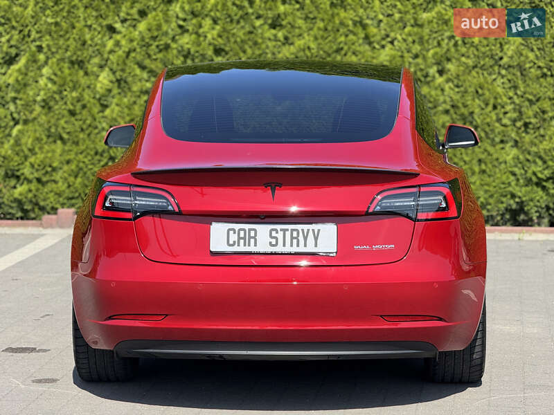 Седан Tesla Model 3 2022 в Стрые