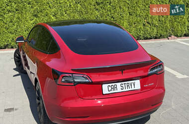 Седан Tesla Model 3 2022 в 