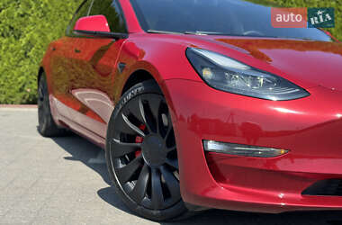Седан Tesla Model 3 2022 в 