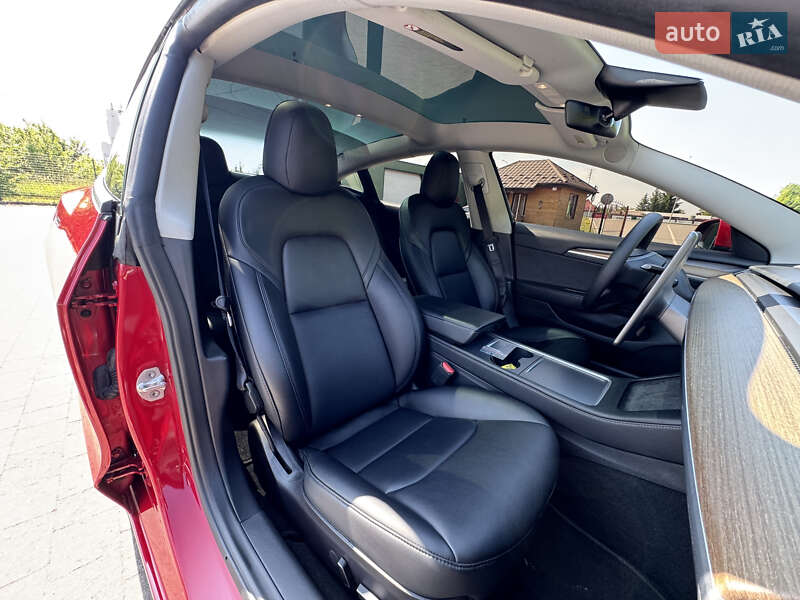 Седан Tesla Model 3 2022 в Стрые