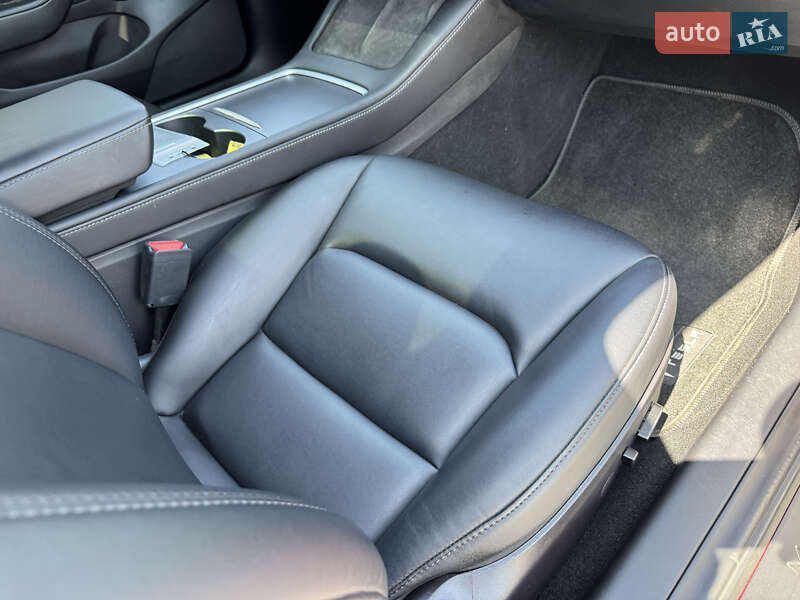 Седан Tesla Model 3 2022 в Стрые