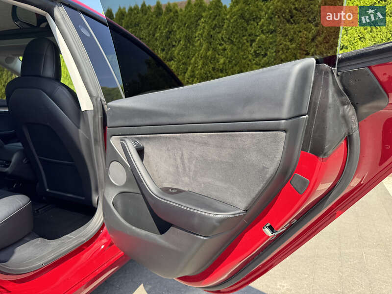 Седан Tesla Model 3 2022 в Стрые