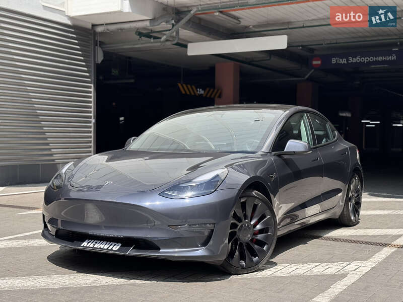 Седан Tesla Model 3 2023 в 